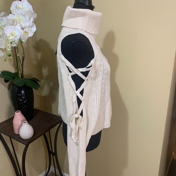 Creme Knit Blouse with skirt - Picture 2 of 3